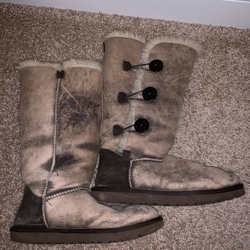 Distressed-Brown Uggs